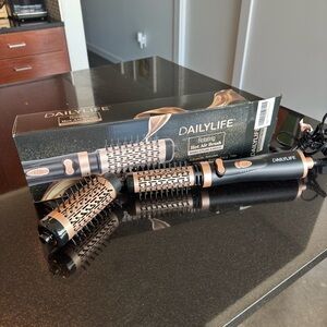 DAILYLIFE Rotating Hot Air Brush w/ 2 Attachments | 3-in-1 Styler | Great Cond